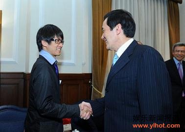 1.jpg 马英九韩寒“第一次亲密接触”引热议“民意”与“红利”