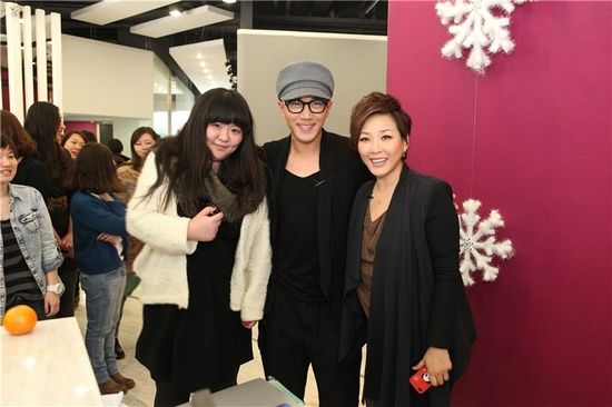 刘恺威亮相《美丽俏佳人》 曝情人节送杨幂精致小首饰